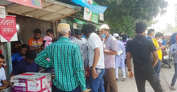 নাগরিকদের সরলতার সুযোগে পাসপোর্ট অফিসে রমরমা দালালি