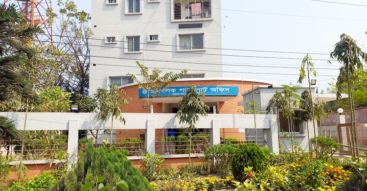 সার্ভার জটিলতায় পাসপোর্ট সেবাগ্রহীতাদের ভোগান্তি