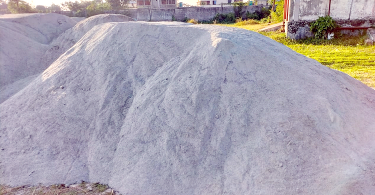 আখাউড়া হয়ে এলো আরও ১৭৪ টন গুঁড়া পাথর