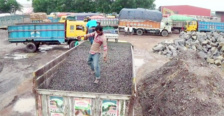 হিলি স্থলবন্দর দিয়ে ফের পাথর আমদানি শুরু