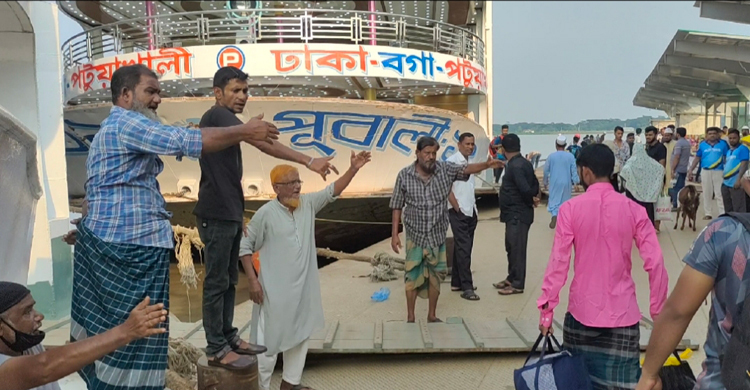 যাত্রী সংকটে ভাড়া বাড়েনি লঞ্চে