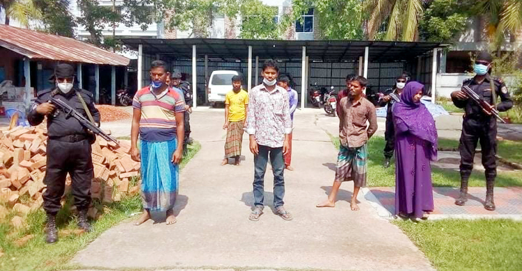 কলাপাড়ায় ৬৫ হাজার ইয়াবাসহ গ্রেফতার ৮