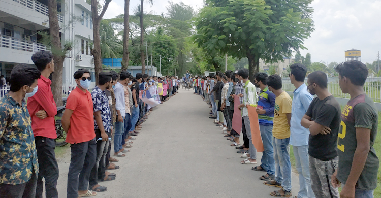 পটুয়াখালীতে কিশোর গ্যাংয়ের উৎপাতে অতিষ্ঠ শিক্ষার্থীরা