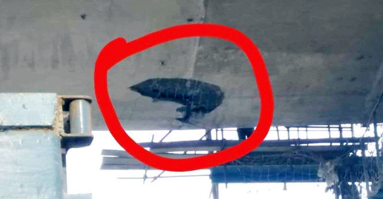 খসে পড়ল নির্মাণাধীন পায়রা সেতুর পলেস্তারা