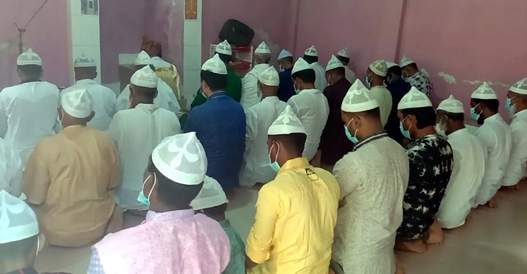 পটুয়াখালীর কলাপাড়ার বেশ কয়েক জায়গায় আজ ঈদ