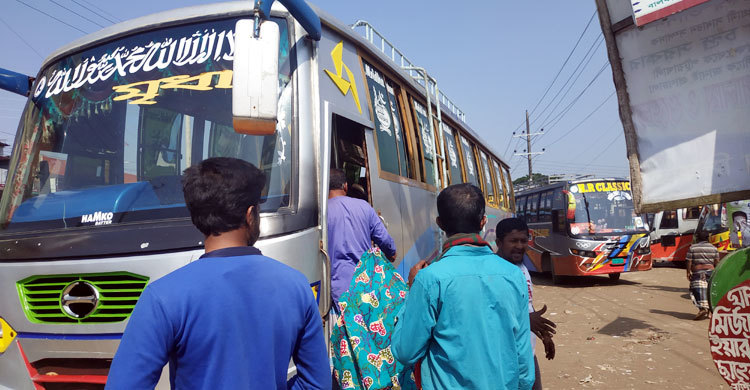 পটুয়াখালীতে চার ঘণ্টা পরে বাস চলাচল শুরু
