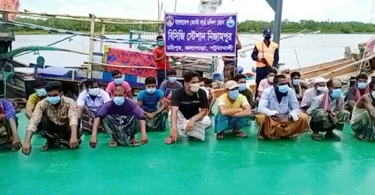 নিষেধাজ্ঞা অমান্য করে মাছ শিকার করার সময় আটক ২৫ জেলে