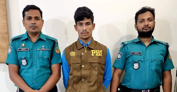 টঙ্গীতে পিবিআই পরিচয় দেওয়া যুবক আটক
