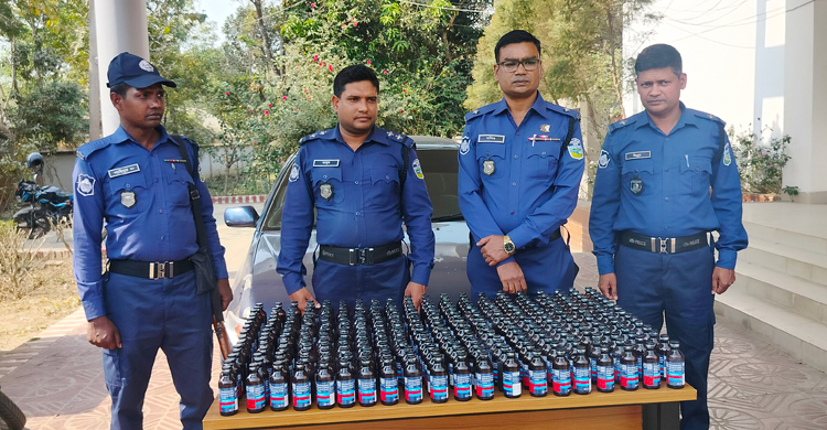 ফেনসিডিলসহ প্রাইভেটকার রেখে পালালেন চালক