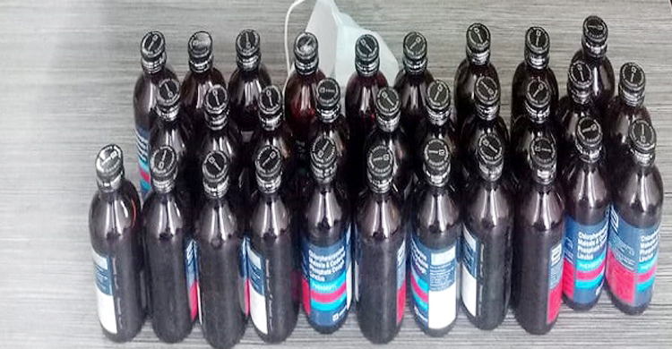 সীমান্ত থেকে ফেনসিডিল এনে ঢাকায় বিক্রির সময় ধরা