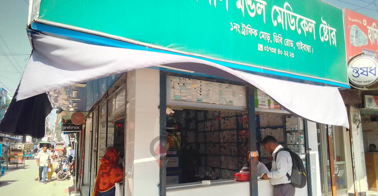 গাইবান্ধায় বাড়ছে চোখ ওঠা রোগ, মিলছে না ড্রপ