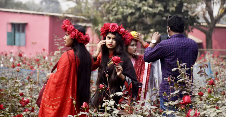 গোলাপ গ্রামে বসন্ত-ভালোবাসার ছোঁয়া