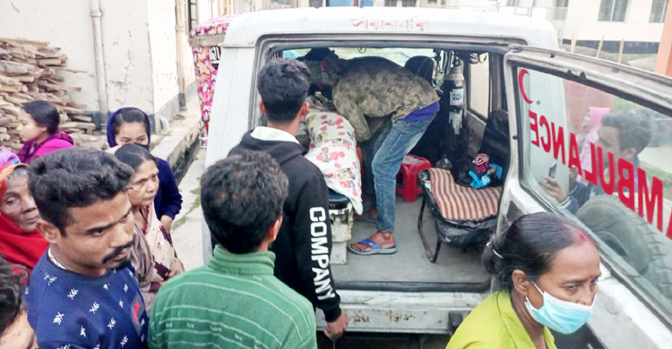 রাস্তার পাশে পানি পান, বাসের ধাক্কায় প্রাণ গেলো ২ বোনের