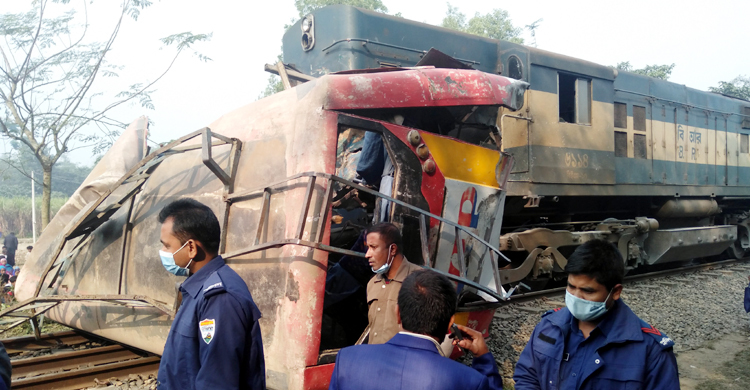 অবশেষে মারাই গেলেন বাসচালক মামুনুর