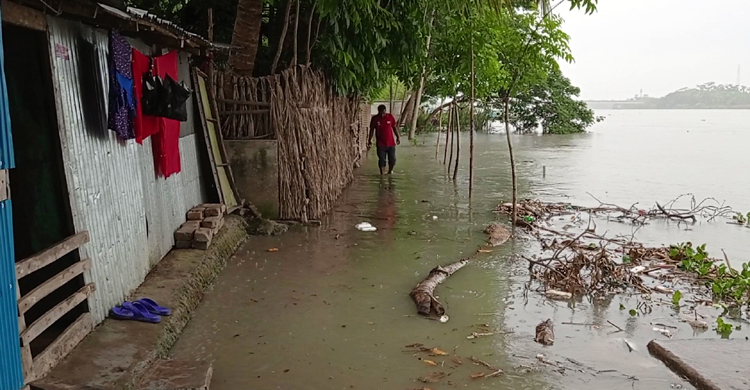 জোয়ারে পিরোজপুরে বেড়িবাঁধ ভাঙন : শতাধিক গ্রাম প্লাবিত