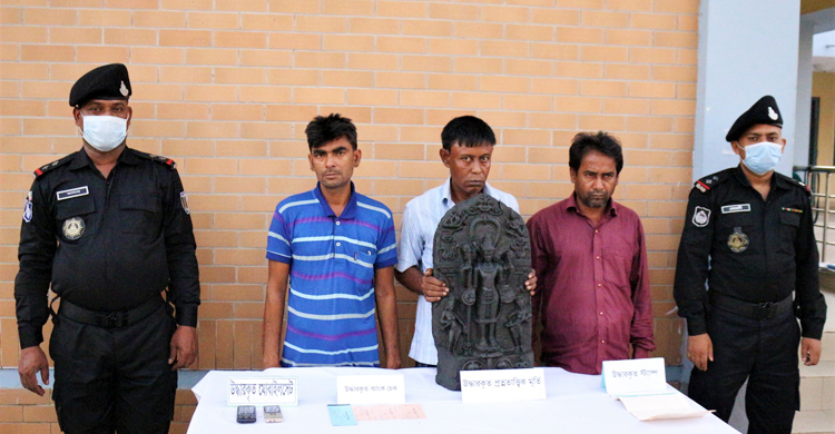 সিরাজগঞ্জে কোটি টাকা মূল্যের কষ্টিপাথর উদ্ধার, গ্রেফতার ৩