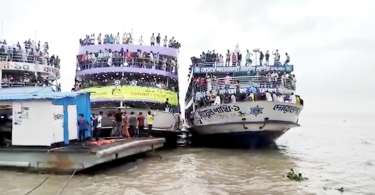ভোলা থেকে যাত্রী নিয়ে ছেড়েছে ১০ নৌযান