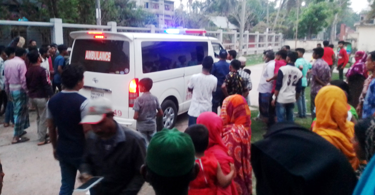 পিরোজপুরে বিয়ের অনুষ্ঠানে যাওয়ার পথে বাসচাপা, নিহত ৩