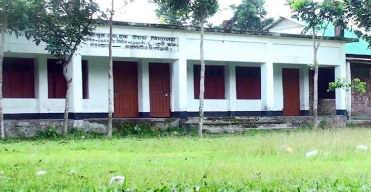 গাইবান্ধায় শিক্ষা বোর্ড চেয়ারম্যান, ইউএনওসহ ১৬ জনের নামে মামলা