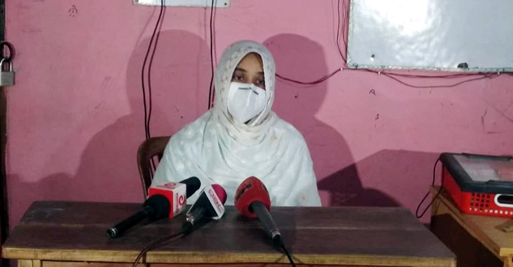 শিক্ষকের বিরুদ্ধে গৃহকর্মীর ধর্ষণ মামলা, স্ত্রীর সংবাদ সম্মেলন