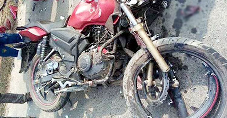 দ্রুতগতিতে মোটরসাইকেল চালিয়ে প্রাণ গেল দুই যুবকের