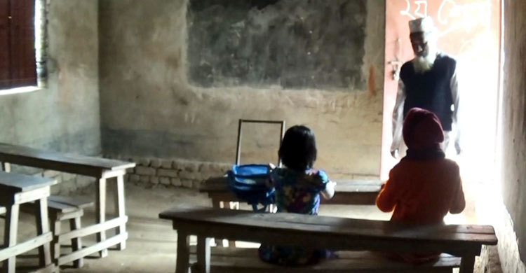 ৩৮ শিক্ষার্থীকে পড়ান ১১ জন শিক্ষক