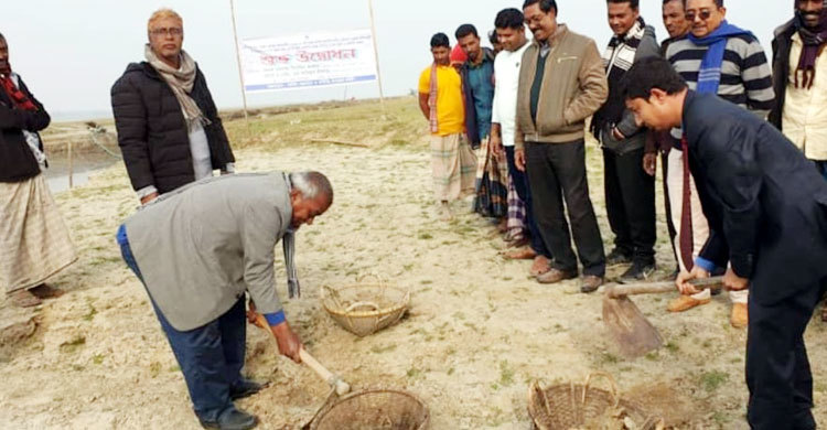 হাওরে শুরু হয়নি ফসল রক্ষা বাঁধের কাজ, শঙ্কায় কৃষকরা
