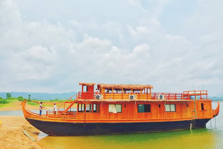 রাঙ্গামাটিতে পর্যটনে নতুন সম্ভাবনা &lsquo;হাউজ বোট&rsquo;