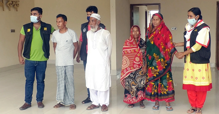 এনআইডি জালিয়াতি করে শত কোটি টাকার জমি রেজিস্ট্রি, আটক ৪