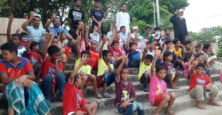 অর্ধশত দুস্থ শিশু পেল নতুন জামা