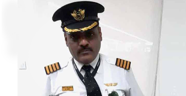 পাইলট সেজে নিয়মিত বিমানে উঠতেন, অবশেষে ধরা