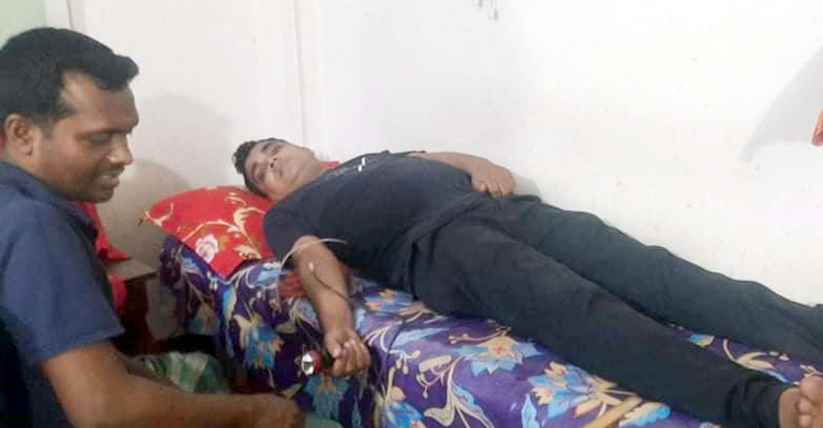 প্রসূতি বাঁঁচাতে গভীর রাতে থানায় স্বামী, রক্ত দিলেন দুই পুলিশ