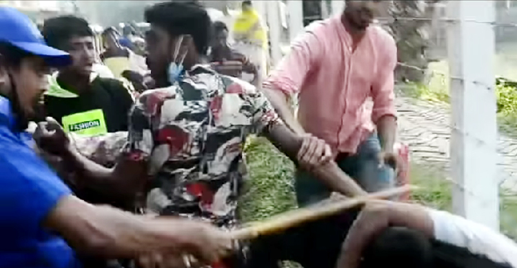 পিরোজপুরে গণটিকার লাইনে দাঁড়ানো নিয়ে সংঘর্ষ, আহত ৩