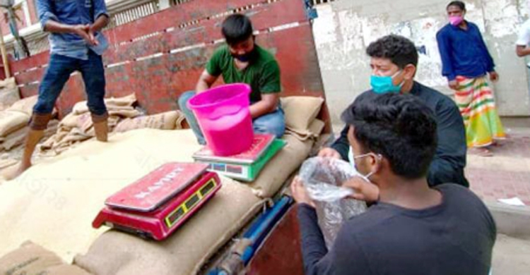 চেয়ারম্যানের গাফিলতিতে ১০ টাকা কেজির চাল পাচ্ছে না দরিদ্ররা
