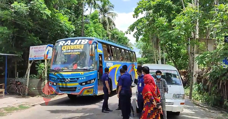 ঢাকাগামী চার গাড়ির ২০০ যাত্রী ফেরত পাঠাল প্রশাসন