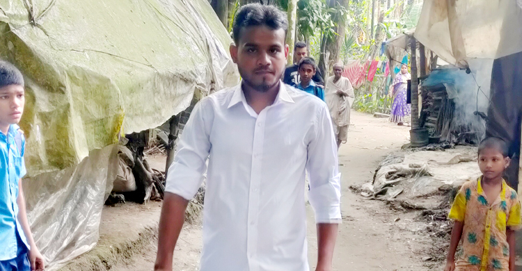 মায়ের মরদেহ বাড়িতে রেখে পরীক্ষা দিলেন সুরঞ্জিত