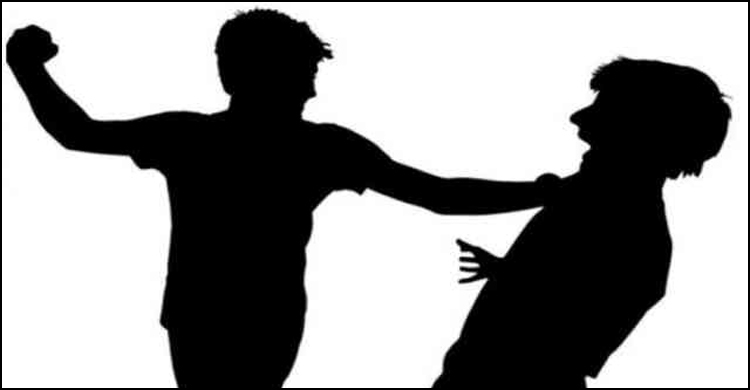 বগুড়ায় আওয়ামী লীগ নেতাকে পেটালেন যুবলীগ নেতা