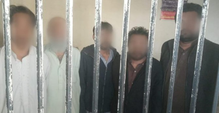 পাকিস্তানে চার নারীকে প্রকাশ্যে নির্যাতন, গ্রেফতার ৫