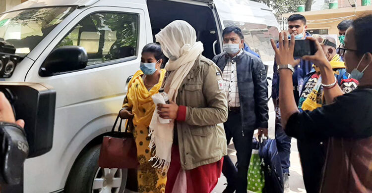 দুদকের জিজ্ঞাসাবাদে পিকে হালদারের বান্ধবী অবন্তিকা