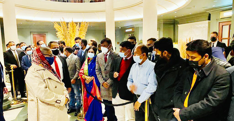 প্রধানমন্ত্রীর সঙ্গে ইতালি আওয়ামী লীগ নেতাকর্মীদের সাক্ষাৎ