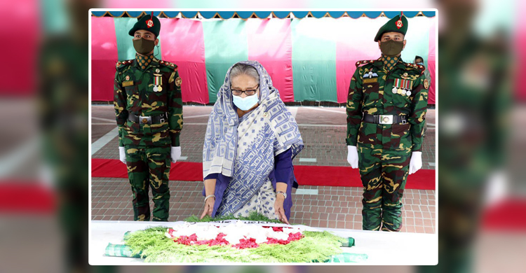 টুঙ্গিপাড়ায় বঙ্গবন্ধুর সমাধিতে প্রধানমন্ত্রীর শ্রদ্ধা