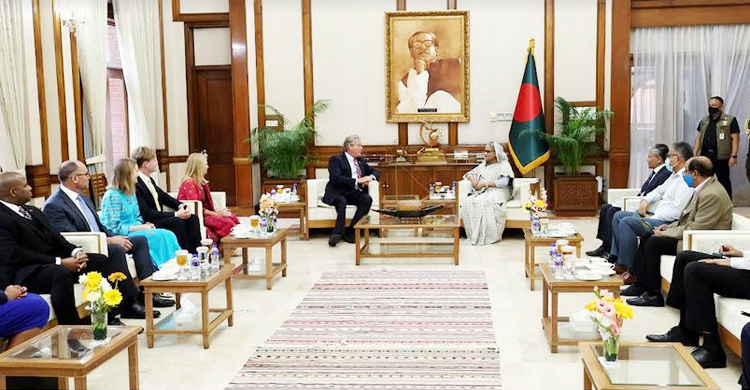 প্রধানমন্ত্রীর সঙ্গে টেড কেনেডি জুনিয়রের সৌজন্য সাক্ষাৎ