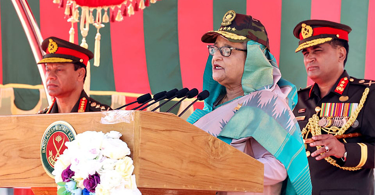 সেনাবাহিনীর জন্য সর্বাধুনিক অস্ত্র কিনছে সরকার: প্রধানমন্ত্রী