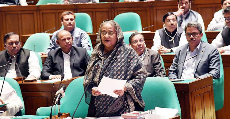 পেঁয়াজ পচে যাচ্ছে কিন্তু বাজারে ছাড়ছে না : প্রধানমন্ত্রী