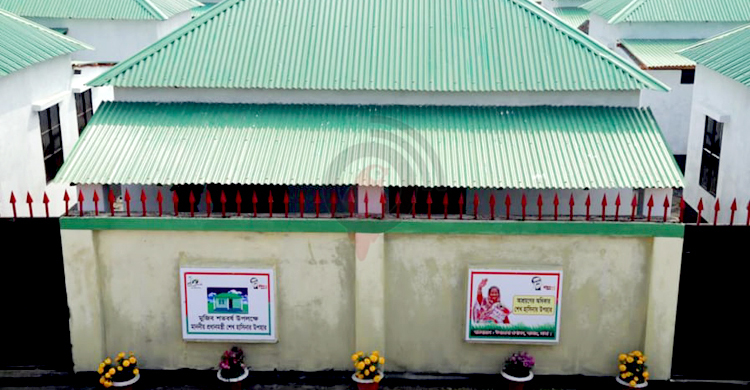 ঢাকার ১০৫০ পরিবারকে প্রধানমন্ত্রীর বাড়ি উপহার