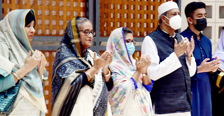 ছোটবোনসহ টুঙ্গিপাড়ায় প্রধানমন্ত্রী