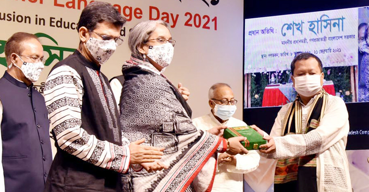 প্রথমবার ৪ ব্যক্তি-প্রতিষ্ঠান পেলেন আন্তর্জাতিক মাতৃভাষা পদক