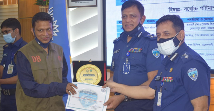 ইয়াবার সবচেয়ে বড় চালান ধরে সম্মাননা পেলেন ওসি আলী