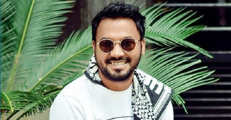 শুটিং করতে গিয়ে ভক্তদের মধুর বিড়ম্বনায় পলাশ