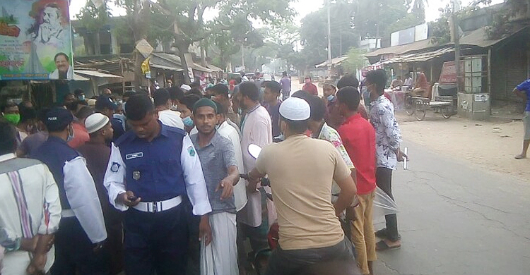 লকডাউনের বিধিনিষেধ মানতে বলায় ৩ ট্রাফিক পুলিশকে মারধর